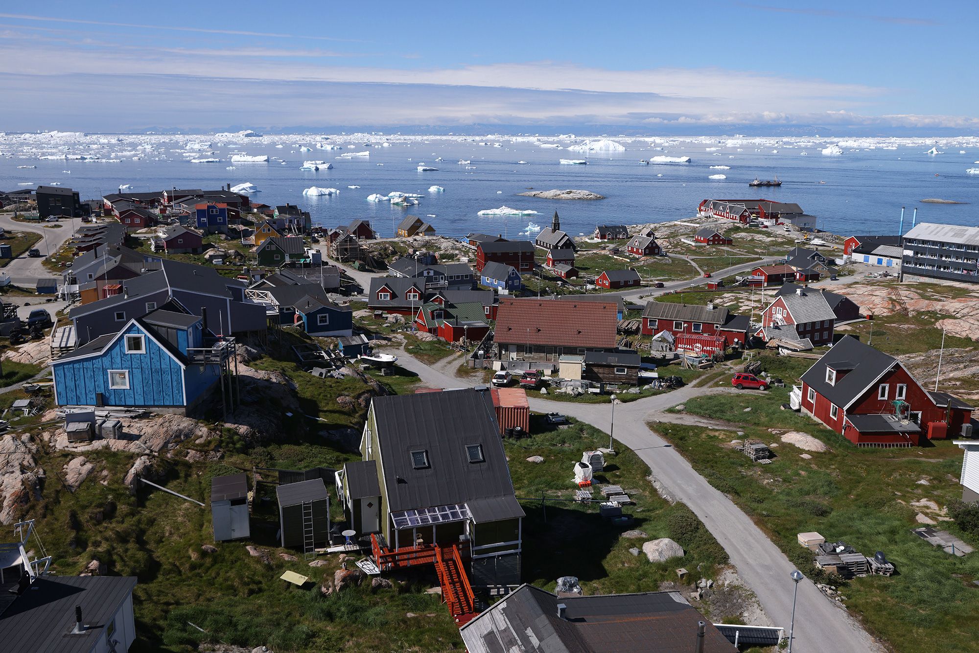 Trump Warns of Tariffs on Countries Resisting Greenland Plan