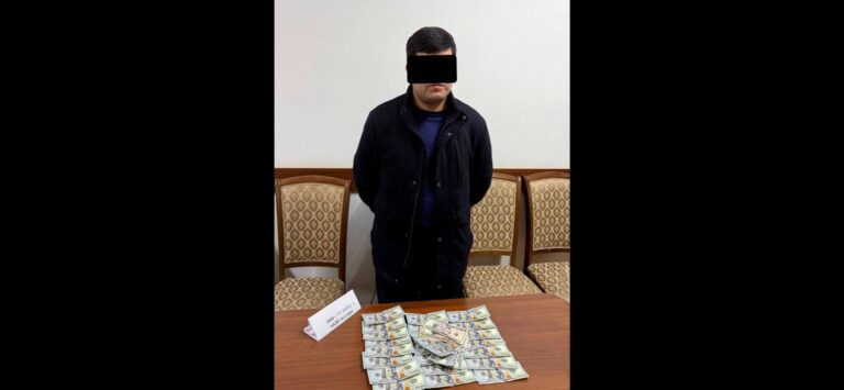 В Ташкенте сотрудник хокимията попался на взятке в $3 тыс.