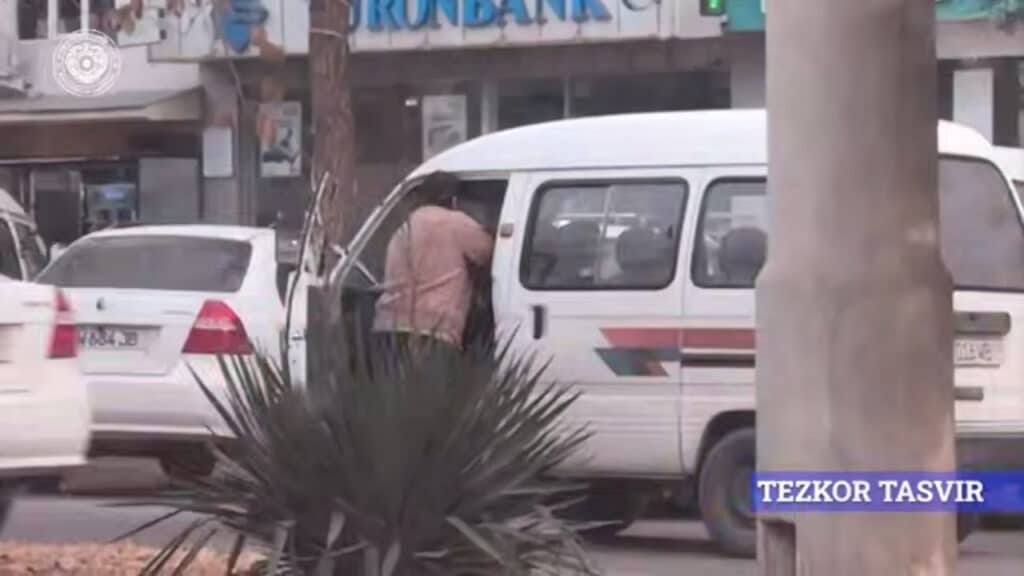 Подозреваемых в вымогательстве денег у маршрутчиков задержали в Ташкенте
