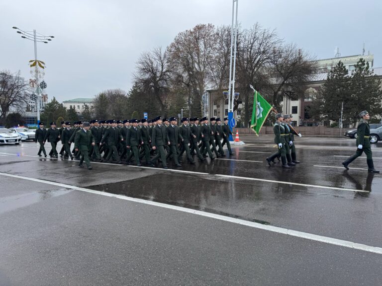 Военный парад прошел в Ташкенте — фоторепортаж