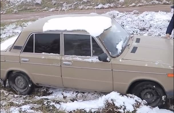 Ohangaronda FVV «Jiguli»ni loydan chiqarib oldi — video / Ekran tasviri videodan olingan