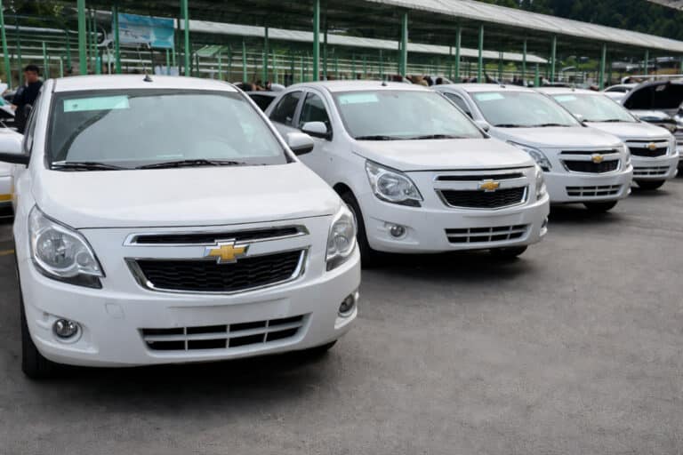 Сколько стоят автомобили на рынке Сергели