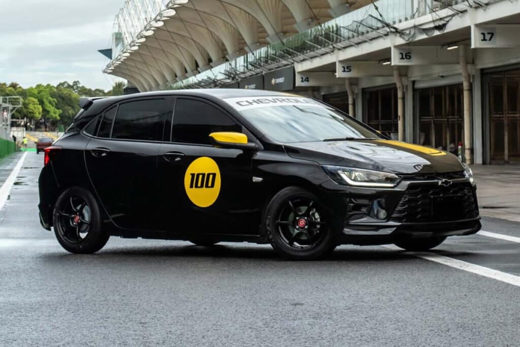 Chevrolet Onix avtomobilining yangilangan versiyasi namoyish etildi