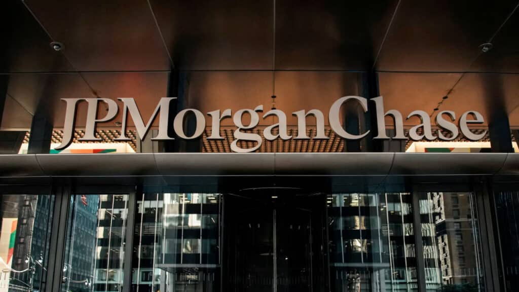 Tramp JPMorgan banki va bosh direktoridan 5 milliard dollar da’vo qilmoqda