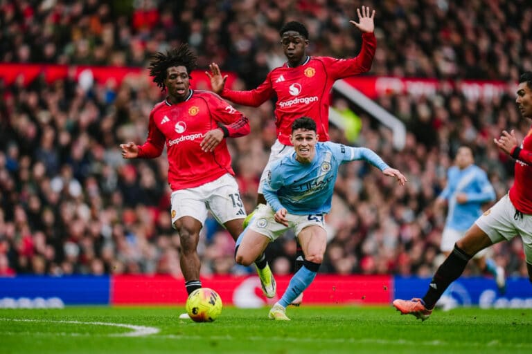 Офсайд спас от разгрома: Манчестер Юнайтед взял дерби