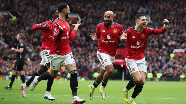 Красно-белый контроль: Манчестер Юнайтед сломил Тоттенхэм на «Олд Траффорд»