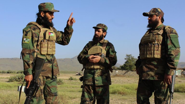 Мы в состоянии войны с Афганистаном — Глава Минобороны Пакистана