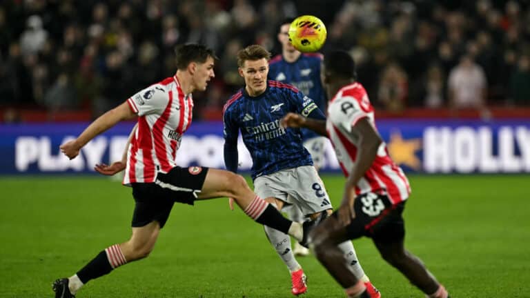 Арсенал упустил победу в Брентфорде