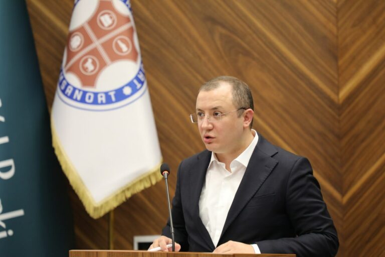 Глава «Узчармсаноат» Акбар Султанов уволен по поручению президента