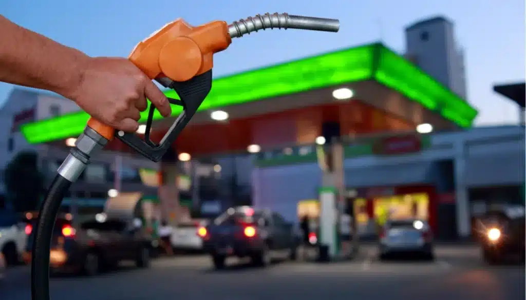 Namanganda sifatsiz benzin sotgan AYOQSh jarimaga tortildi