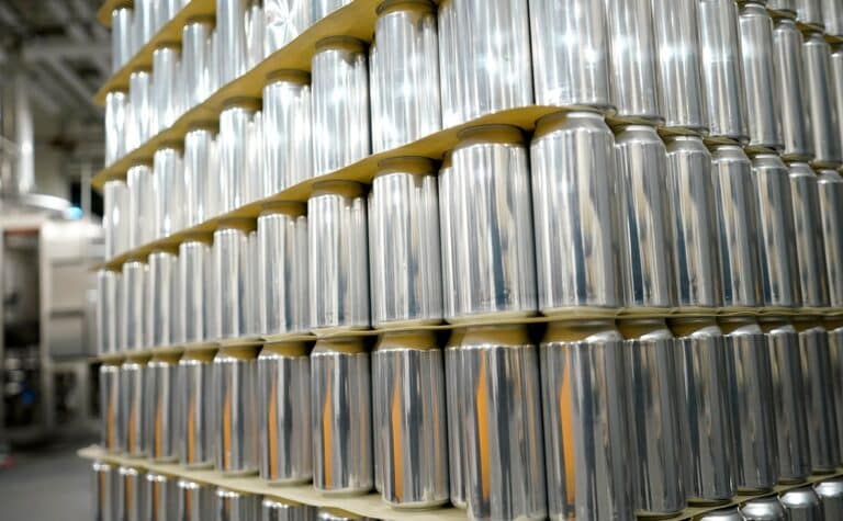 В Узбекистане построят первый завод по производству алюминиевых банок