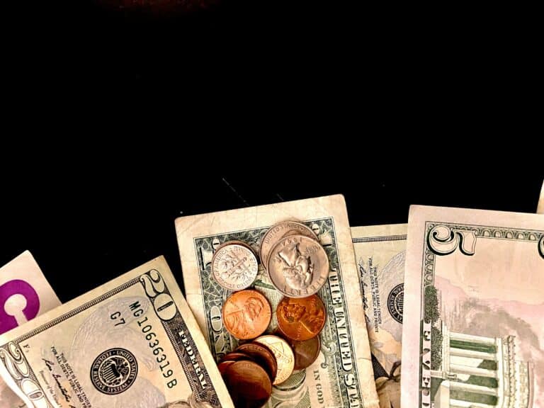 Доллар начал неделю с падения — до 12 191 сума