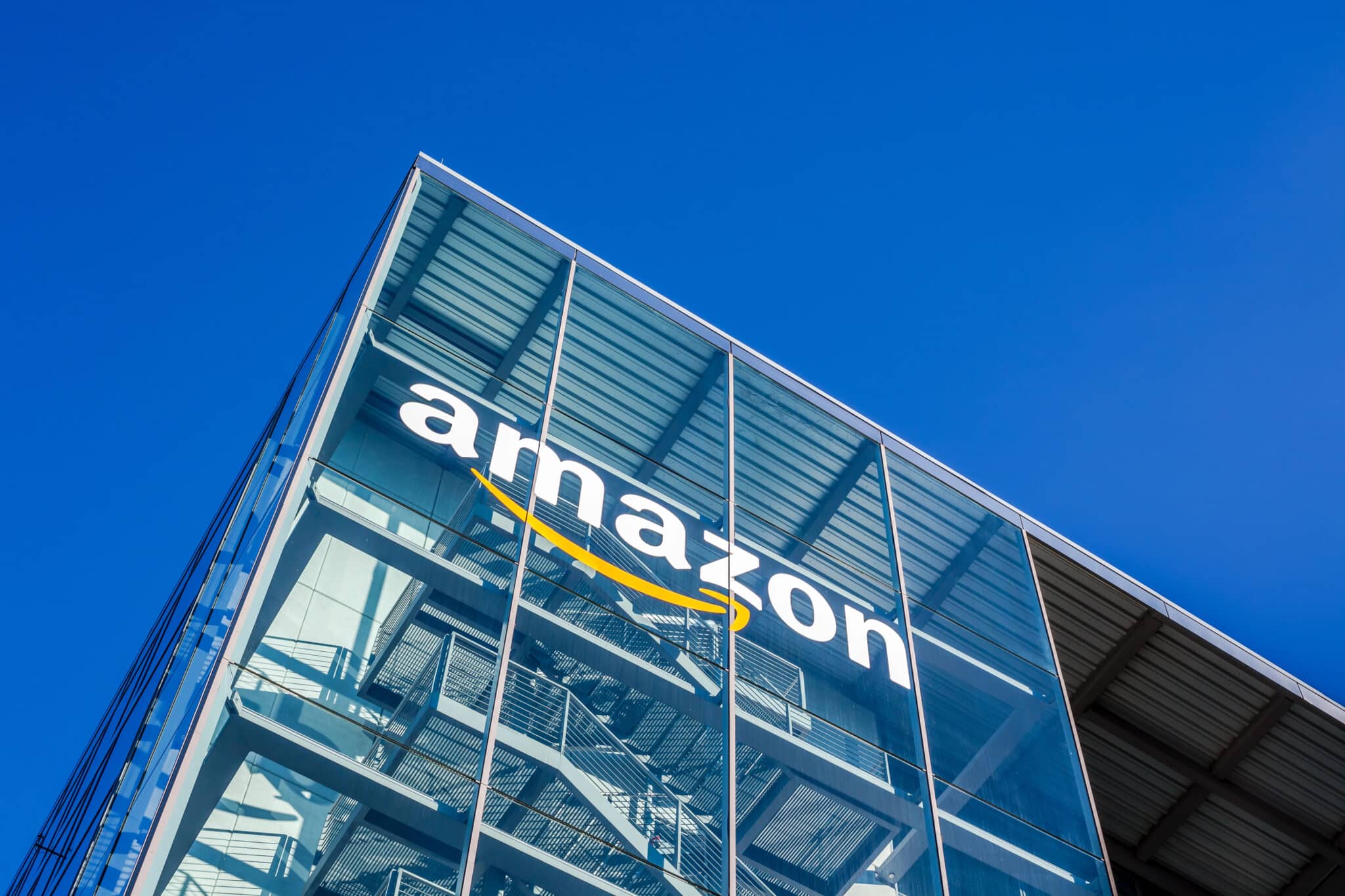 Amazon приглашает уволенных сотрудников на работу обратно