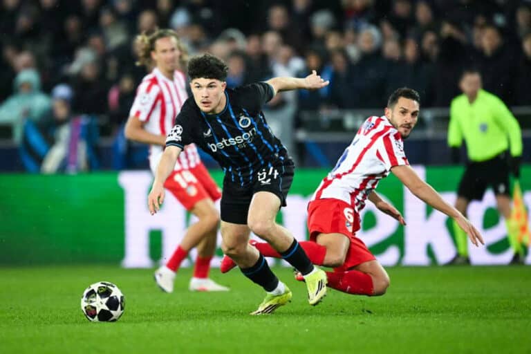 Брюгге спасся под ливнем: камбэк с 0:2 и гол Цолиса на 90-й