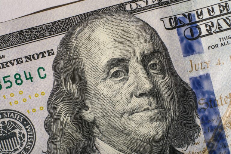 Курс доллара на 24 февраля вырос на 23,34 сума