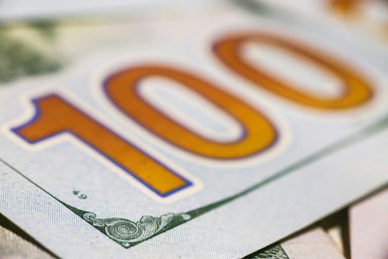 Курс доллара и рубля на 5 февраля в банках Узбекистана