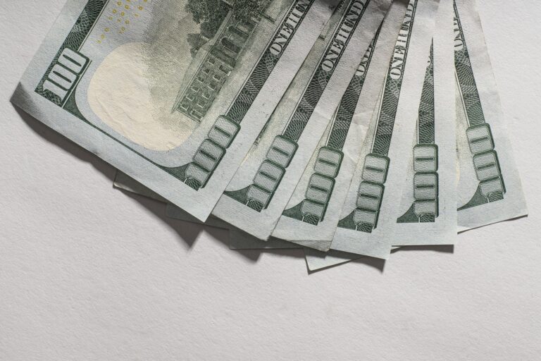 25-fevral kuni xorijiy valyutalarni qaysi banklarda qulay narxda almashtirish mumkin