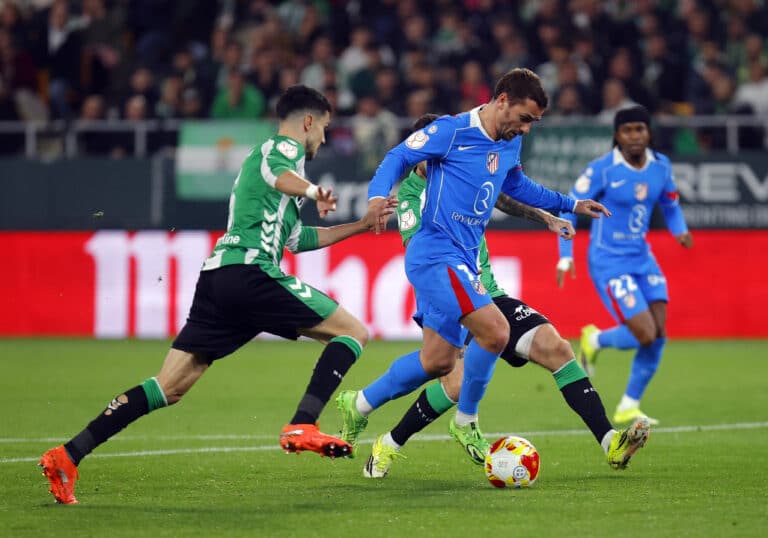 Разгром в Севилье: Атлетико Мадрид уничтожил Бетис и прошел дальше