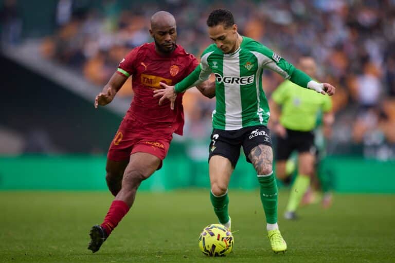 Бетис дожал Валенсию: пенальти Авилы и решающий удар Форнальса в концовке