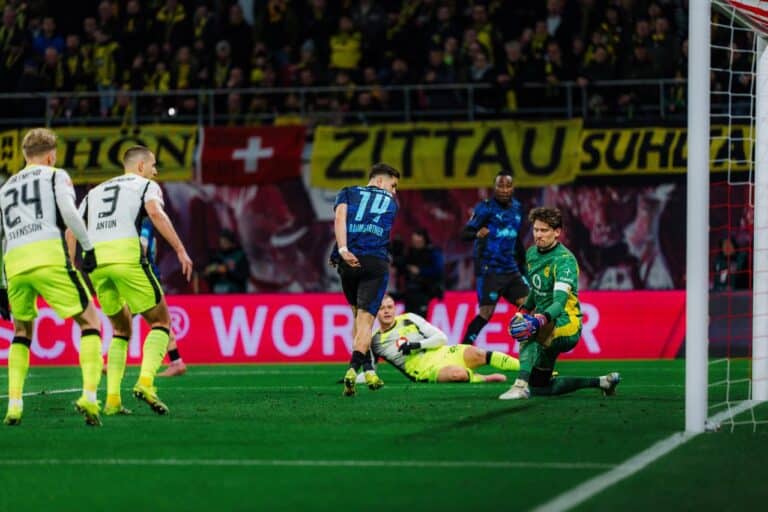 Боруссия вырвала ничью в Лейпциге: Фабиу Силва спас гостей в концовке матча