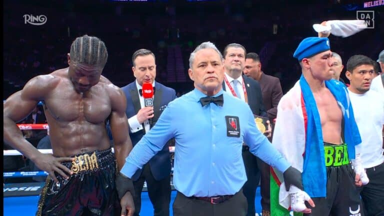 Бектемир Меликузиев остановил Сену Агбеко в седьмом раунде