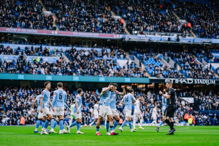 Сити уверенно прошел Солфорд, Хусанов сыграл полный матч