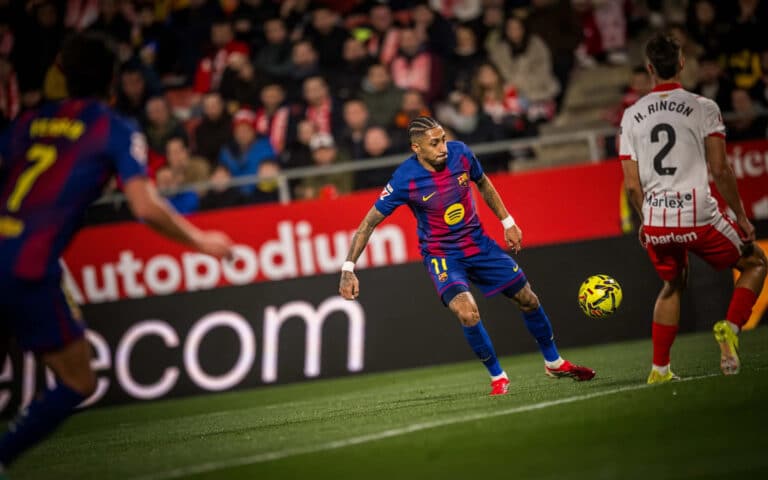 Барселона уступила Жироне и отстала от Реала на два очка