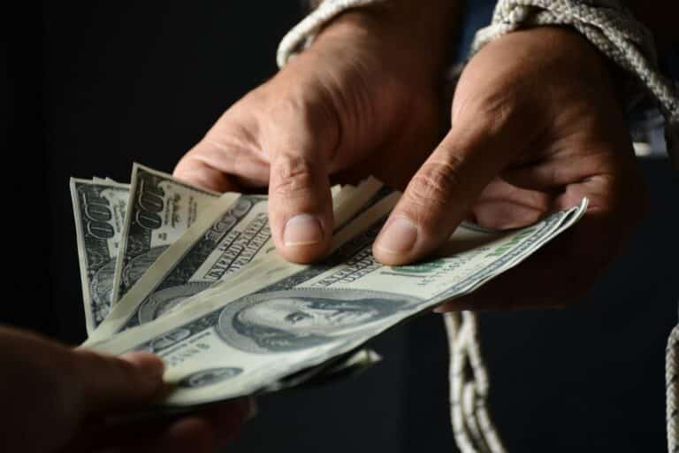 Начальник МЧС пойман на взятке в $63 тыс.