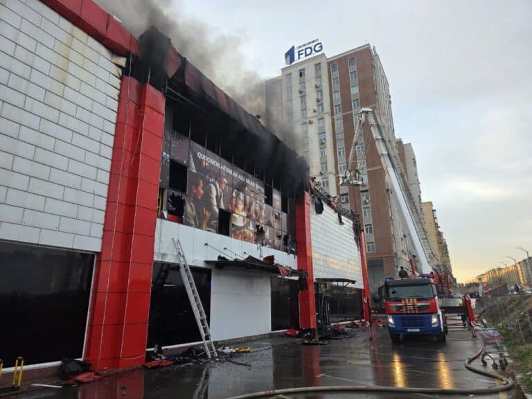 Toshkentdagi Aviator savdo markazidagi yong‘inda 3 yoshli bola halok bo‘lgani ma’lum qilindi