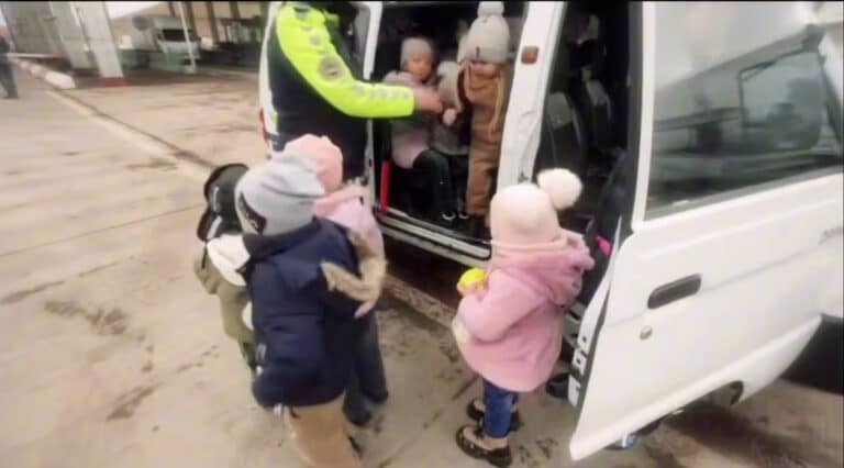 Damas’da 23 bolani tashigan haydovchiga chora ko‘rildi — video