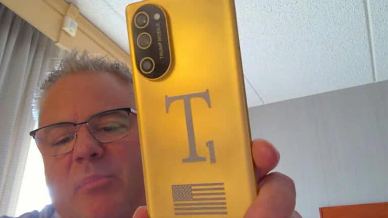 Trump Phone’ning yangi dizayni namoyish etildi