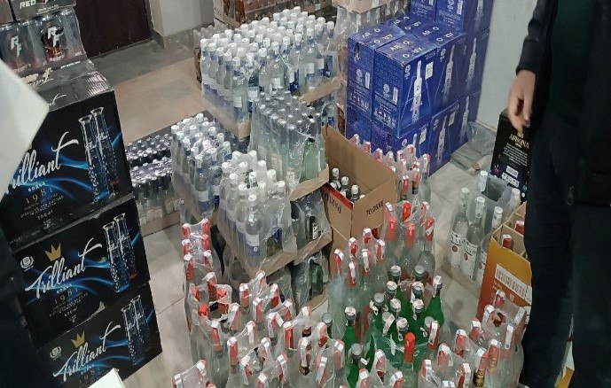 Xorazmda qalbaki alkogol ishlab chiqargan yashirin sex fosh etildi