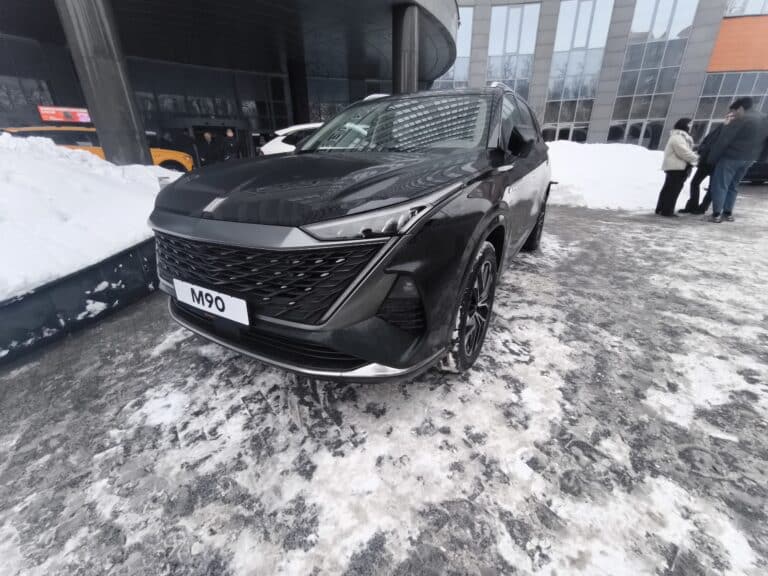 «Автопоток» заглянул в кроссоверы Москвич M70 и M90 — и вот что он увидел