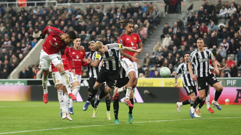 Ньюкасл в меньшинстве вырвал победу у Манчестер Юнайтед на 89-й минуте