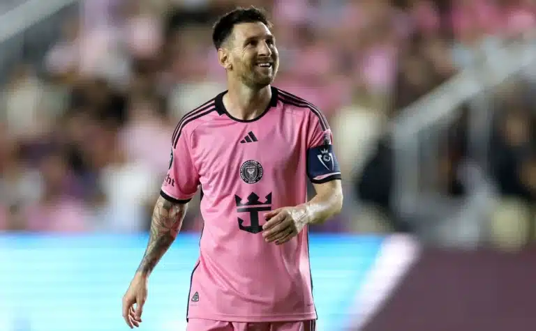 Месси повторил достижение Роналду, забив 900-й гол в карьере