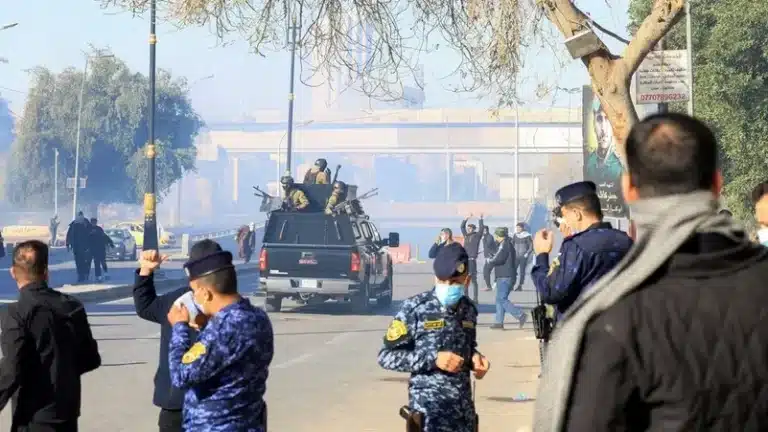 Сотни людей в Ираке и Пакистане штурмуют диппредставительства США: есть погибшие