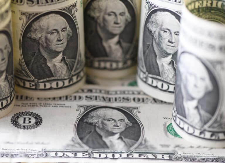 Dollar yana 12 100 so‘mdan oshdi: 18-mart uchun valyutalar kursi e’lon qilindi