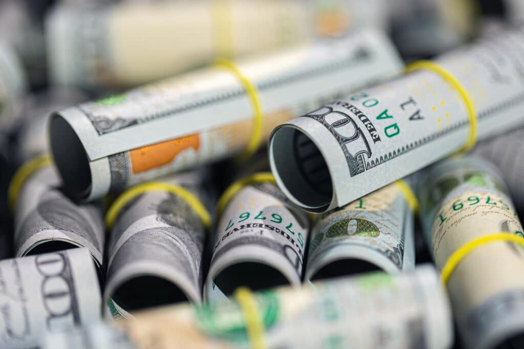 4-mart kuni xorijiy valyutalarni qaysi banklarda qulay narxda almashtirish mumkin