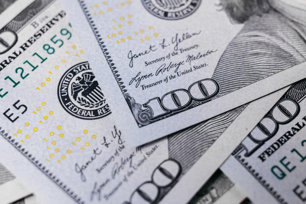 Dollar tushdi: 1-aprel uchun valyutalar kursi e’lon qilindi