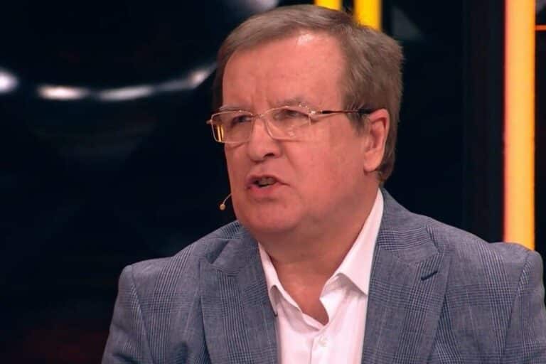 Создатель «Комбинации» Виталий Окороков встретился с Лизой Мялик спустя годы в студии «Привет, Андрей!»