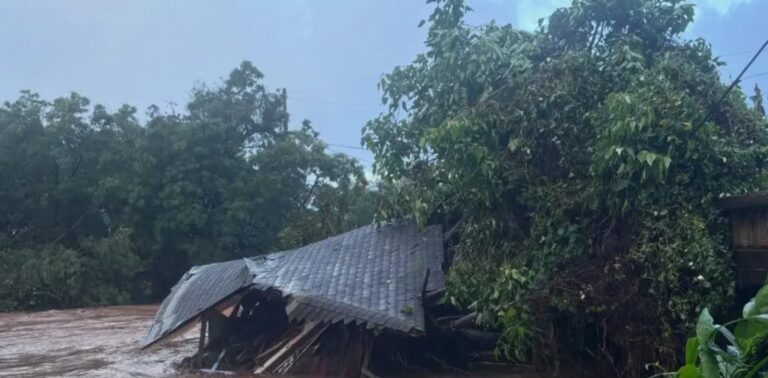 Thousands Evacuated as Hawaii Faces Worst Flooding in 20 years