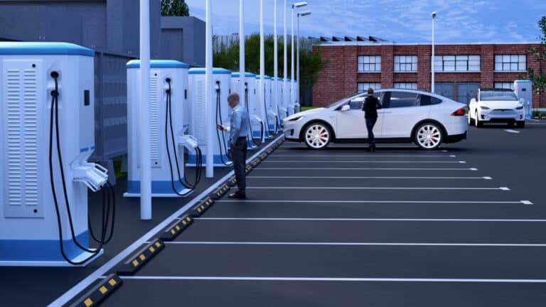 В Ташкенте временно отключили 101 электрозаправку за работу без разрешений