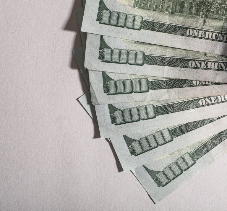 Курс доллара на 25 марта: валюта подросла на 3,9 сума