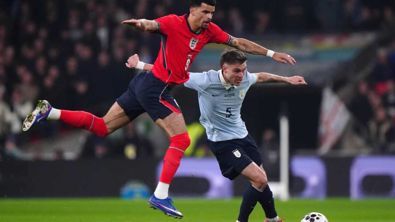 Игроки сборной Англии и Уругвая на стадионе Уэмбли