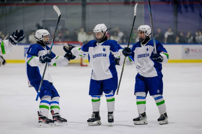 Мощный старт на ЧМ: Узбекистан U18 забросил шесть шайб Гонконгу