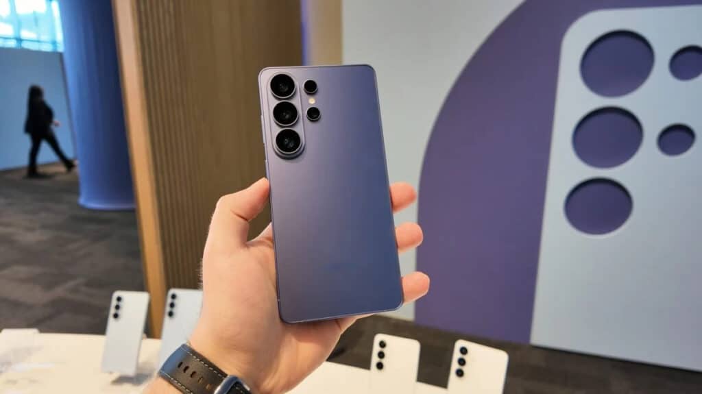 Galaxy S26 Ultra smartfonining tezroq simsiz zaryad qanday ishlaydi