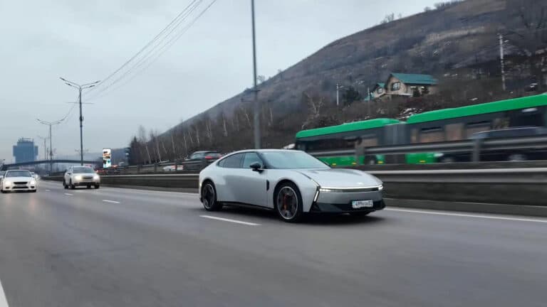 Xpeng P7 avtomobili Qozog‘istonda sinovdan o‘tdi