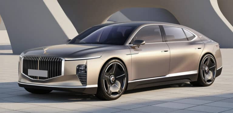 Vyetnamda Rolls-Royce uslubidagi krossover va sedan taqdim etildi