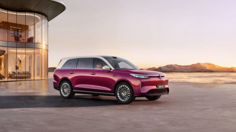 Wey o‘zining yangi V9X gibrid yo‘ltanlamasini taqdim etdi