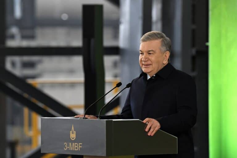 Шавкат Мирзиёев запустил медно-обогатительную фабрику на АГМК